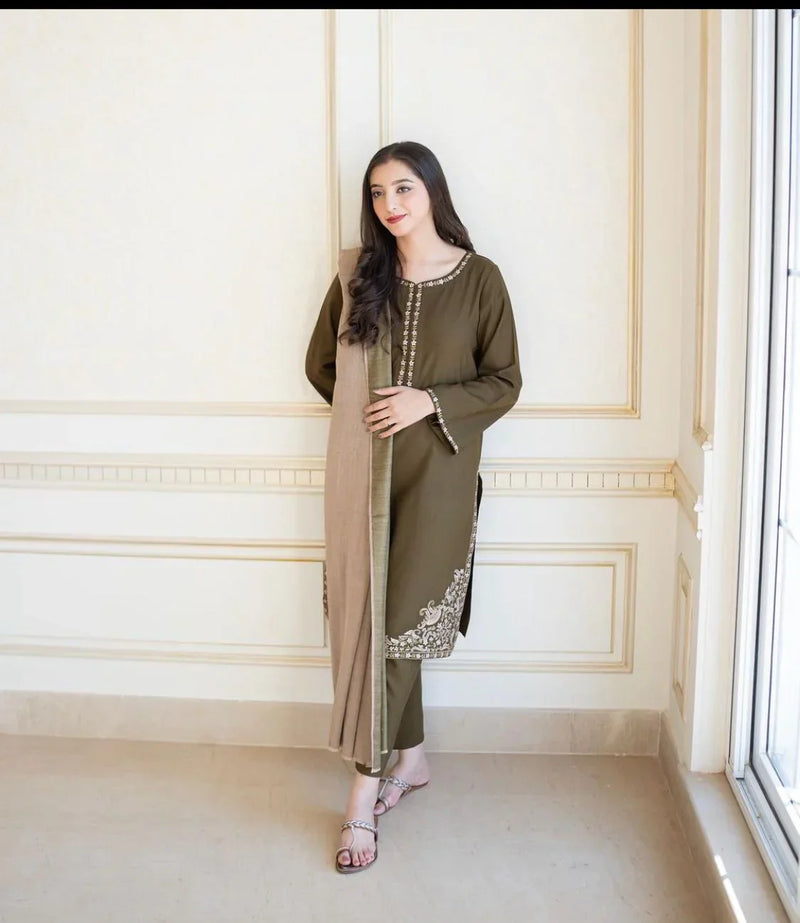 HC612-WINTER 3PC Dhanak suit with Embroidered Shawll