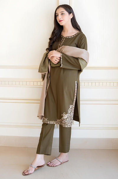 HC612-WINTER 3PC Dhanak suit with Embroidered Shawll