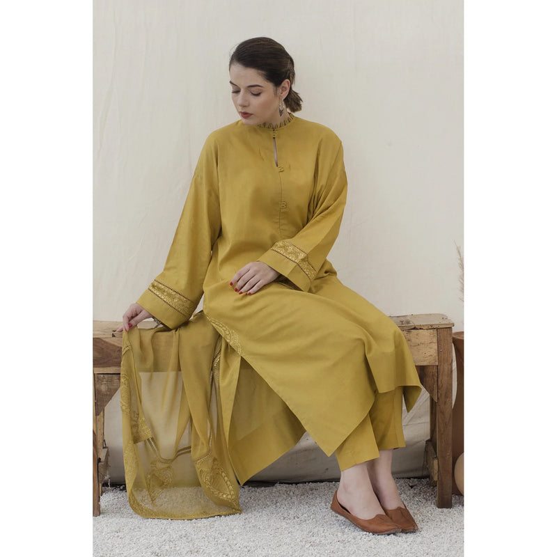 HC777-SUMMER 3PC Lawn Embroidered Shirt With Chiffon Embroidered Dupatta